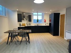 a kitchen and dining room with a table and chairs at The Old Town Hall - Flat 4 in Grove
