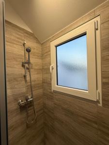 Koupelna v ubytování Tiny House im Schwarzwald-Natur, Ruhe & Erholung + 36 fotografií