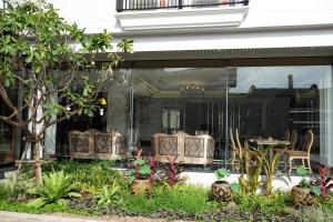 Veranda oz. zunanji predel v nastanitvi Methavalai Residence Hotel