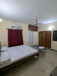 Кровать или кровати в номере Family Inn Guest House