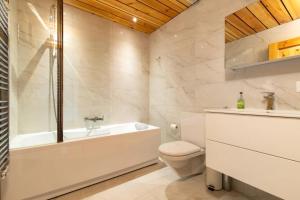 Ένα μπάνιο στο Weekly rental apartment - Crans-Montana