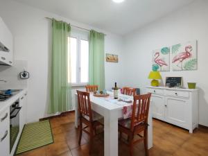 Η κουζίνα ή μικρή κουζίνα στο App - Il Fenicottero con parcheggio gratuito ad Orbetello