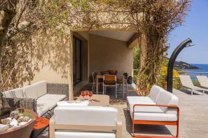 Gallery image of Villa 10 personnes avec piscine vue mer in Conca