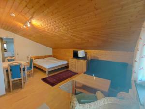 Postel nebo postele na pokoji v ubytování Hillside Apartments Bad Kleinkirchheim