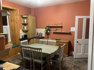 Η κουζίνα ή μικρή κουζίνα στο Sandy Neuk +8 φωτογραφίες