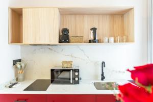 a kitchen with a black microwave on a counter at Casa Lavanda in Granada