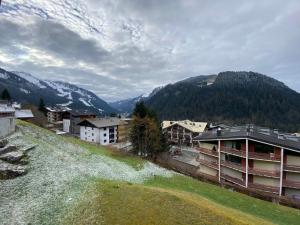a resort town with a mountain in the background at Studio confortable près du centre de Châtel, avec balcon - FR-1-693-61 in Châtel