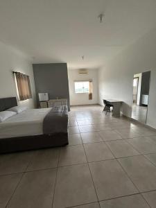 a large bedroom with a bed and a tiled floor at Flat Monte Mor Jardim Monte Verde in Monte Mor