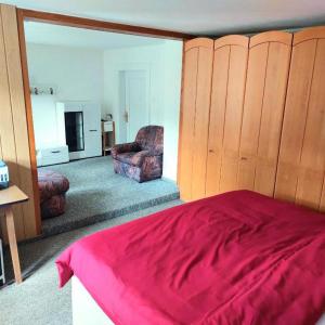 Un pat sau paturi într-o cameră la Top Ferienwohnung in der Natur +17 fotografii