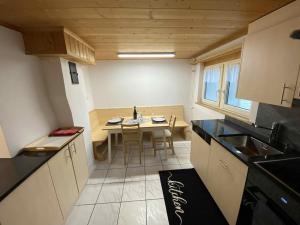 Η κουζίνα ή μικρή κουζίνα στο Bauernhof Sal