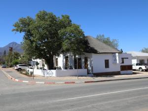 El edificio en el que está la posada 2 fotos más