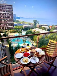 Φαγητό σε αυτό το διαμέρισμα ή κάπου εκεί κοντά