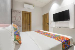 Μια τηλεόραση ή/και κέντρο ψυχαγωγίας στο Via Godbless