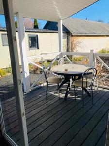 Balkón nebo terasa v ubytování Domek