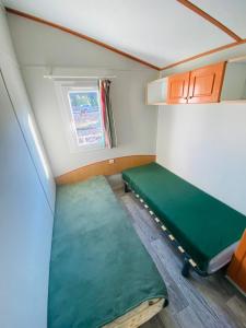 Postel nebo postele na pokoji v ubytování Domek + 1 fotografie