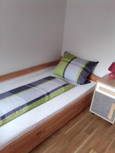 Postel nebo postele na pokoji v ubytování Ferienwohnung In Zandt Mit Garten Und Grill