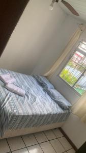 a small bed in a room with a window at Pousada da Magia in Florianópolis