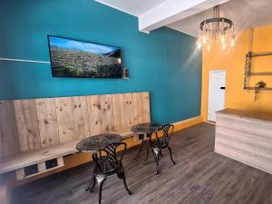 a bar with two tables and two chairs in a room at BIM Backpackers In Muizenberg in Muizenberg
