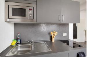 Kuchyň nebo kuchyňský kout v ubytování StayBaran City Apartment Bochum