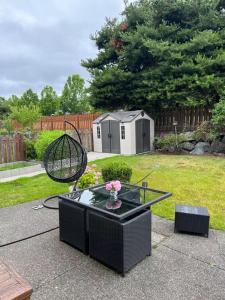 Vườn quanh Bright Room Workspace Quiet Sammamish Home with share living room +14 ảnh