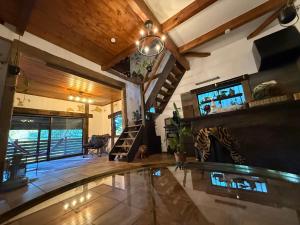 a living room with a swimming pool in a house at Yamanokami Inn in Nakatsugawa