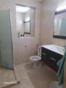 Ένα μπάνιο στο Charming beach 2 room flat +8 φωτογραφίες