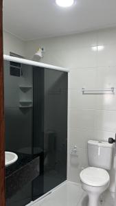 Et badeværelse på Hospedagem Areias do Mariscal + 4 billeder