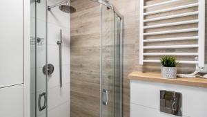 Ένα μπάνιο στο Port Krynica 16 - apartament premium w centrum Krynicy Morskiej z bezpośrednim widokiem na port i Zalew Wiślany