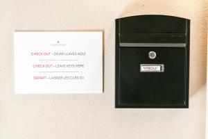 a black box with a sign on a wall at Casa Lavanda in Granada +52 photos