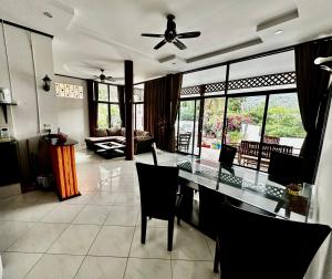 a dining room with a table and a ceiling fan at 3 bedroom villa with swimming pool Lamai in Nathon Bay
