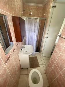 Ένα μπάνιο στο JayBee Guest House +19 φωτογραφίες