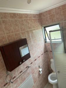 Ένα μπάνιο στο JayBee Guest House