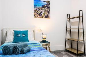 a bedroom with a bed with blue pillows at Tesori del Sinis in Càbras