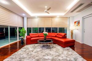 Istumisnurk majutusasutuses Villa Beverly Private Infinity Pool with Seaview near Kata Beach