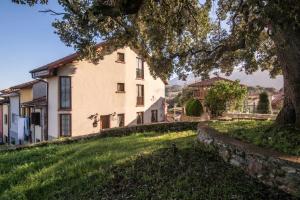 an image of a house with a tree in the foreground at Casa la Encina de Pancar in Pancar