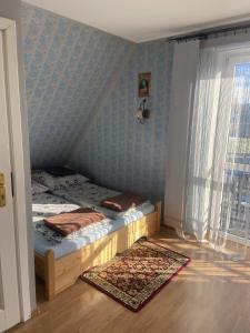 Postel nebo postele na pokoji v ubytování Skalny Domek u Dubiny