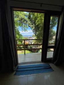 a window in a room with a view at Bela vista in Paraty