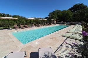 Πισίνα στο ή κοντά στο Gîtes au Mas de Cadoule