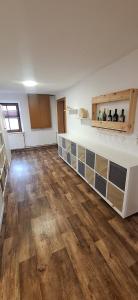 Kuchyň nebo kuchyňský kout v ubytování Reiterhof Romanasa Ferienwohnung