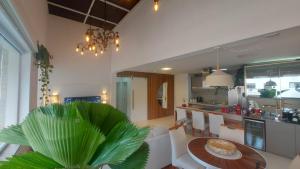 Kuchyň nebo kuchyňský kout v ubytování Cobertura plaza espana itacorubi florianopolis