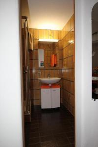 Ένα μπάνιο στο Aivla