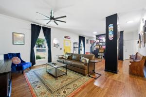 Istumisnurk majutusasutuses Backstage Bungalow - Free Off Street Parking, Close to Concerts and Sporting Events, Dog Friendly