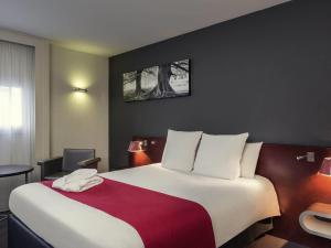 Ένα ή περισσότερα κρεβάτια σε δωμάτιο στο Mercure Rennes Centre Gare