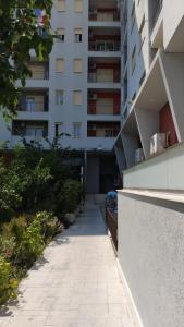 Το κτήριο όπου στεγάζεται  το διαμέρισμα