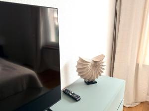 Μια τηλεόραση ή/και κέντρο ψυχαγωγίας στο Cocoa Suite - free parking