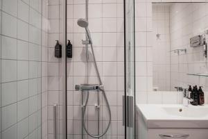 Ένα μπάνιο στο Home Hotel Wellington +82 φωτογραφίες