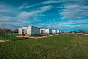 Το κτήριο όπου στεγάζεται  το παραθεριστικό πάρκο