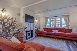 Et tv og/eller underholdning på Periwinkle Cottage by Winterton Cottages