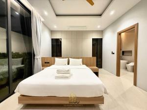 Ένα ή περισσότερα κρεβάτια σε δωμάτιο στο 4 Br Pool Villa in Chalong