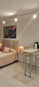 Ένα ή περισσότερα κρεβάτια σε δωμάτιο στο modern loft with a great panoramic view